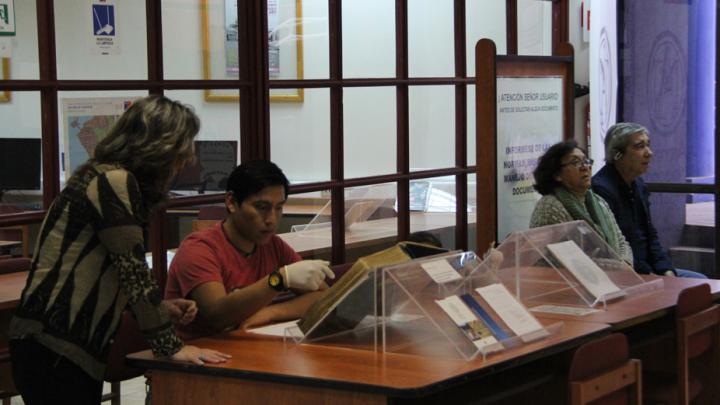 Personas en el archivo.