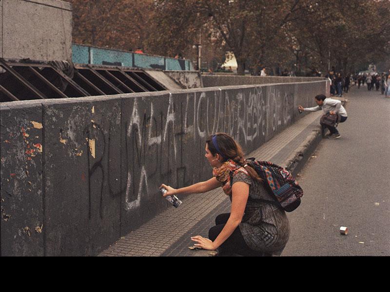 “Mujer Graffiti”, marcha por una Educación No Sexista, Santiago, 16-05-2018. Donación Red de Historiadoras Feministas- Joaquín Pinto.