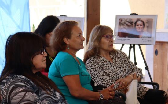 Mujeres en exposición.